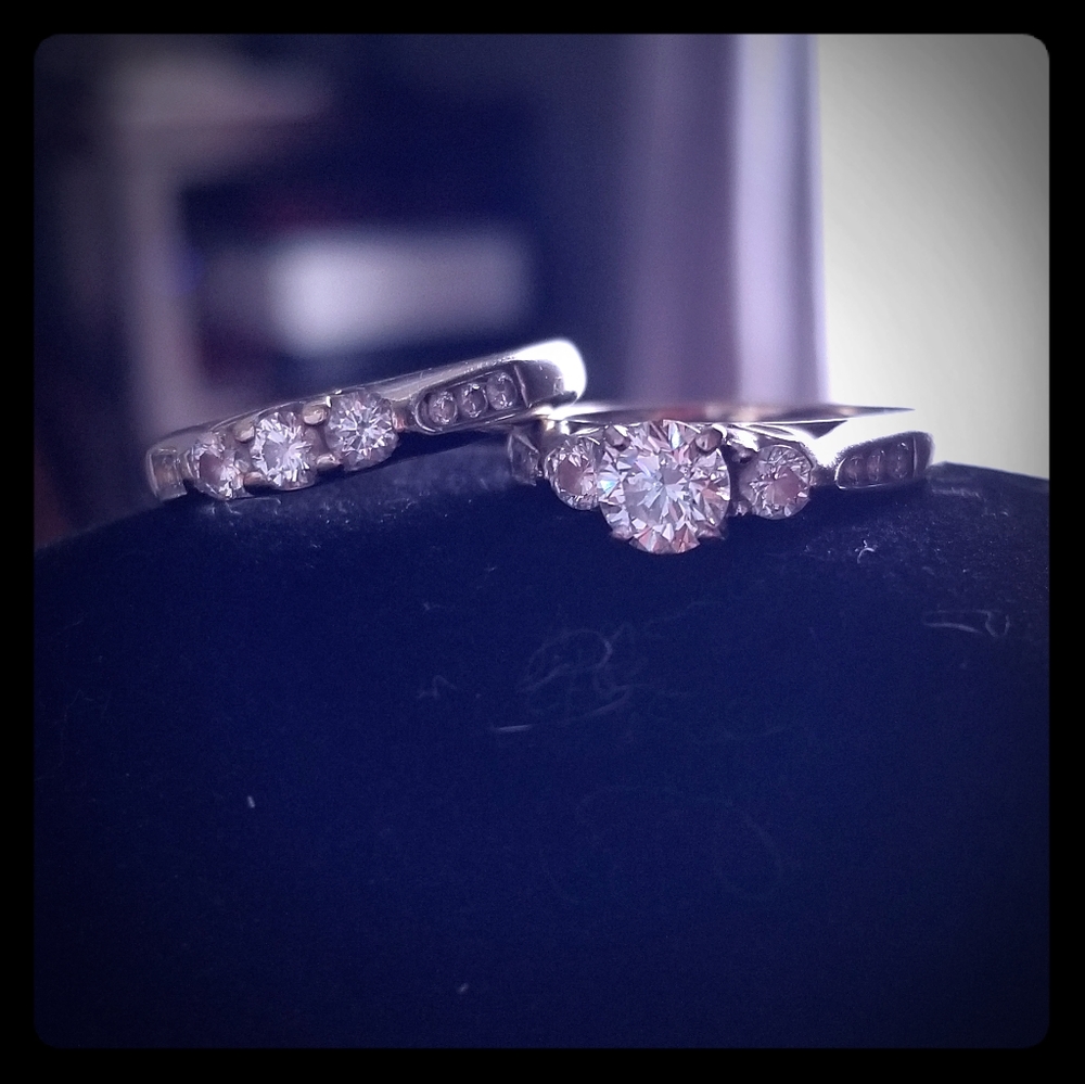 Engagement/wedding set. 1.5 carat 18k white gold